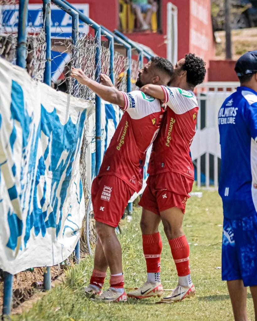 Jogadores do América comemorando gol na 6ª rodada (América/Divulgação)